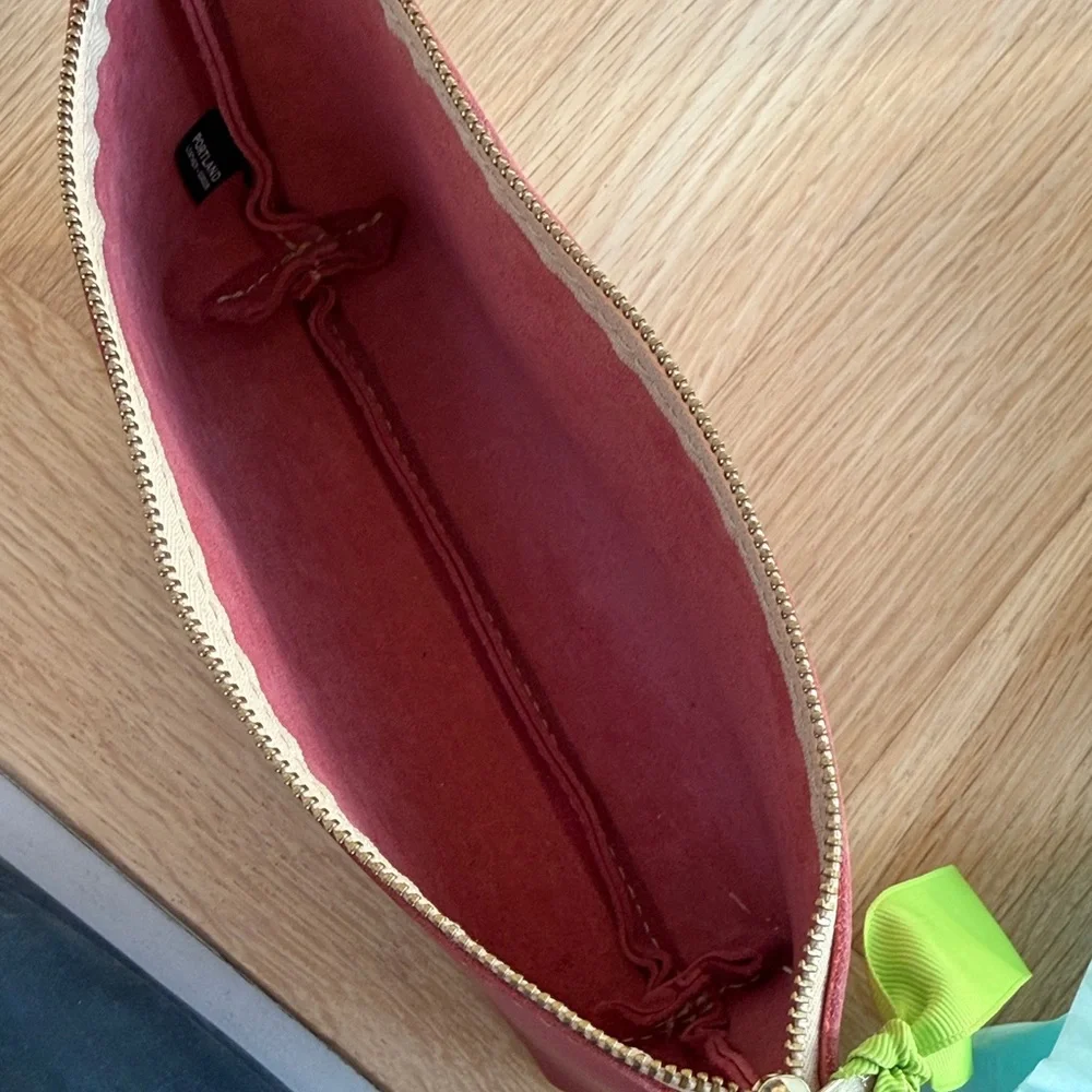 Portland Leather Pink Cosmetic Bag - Picture 3 of 3